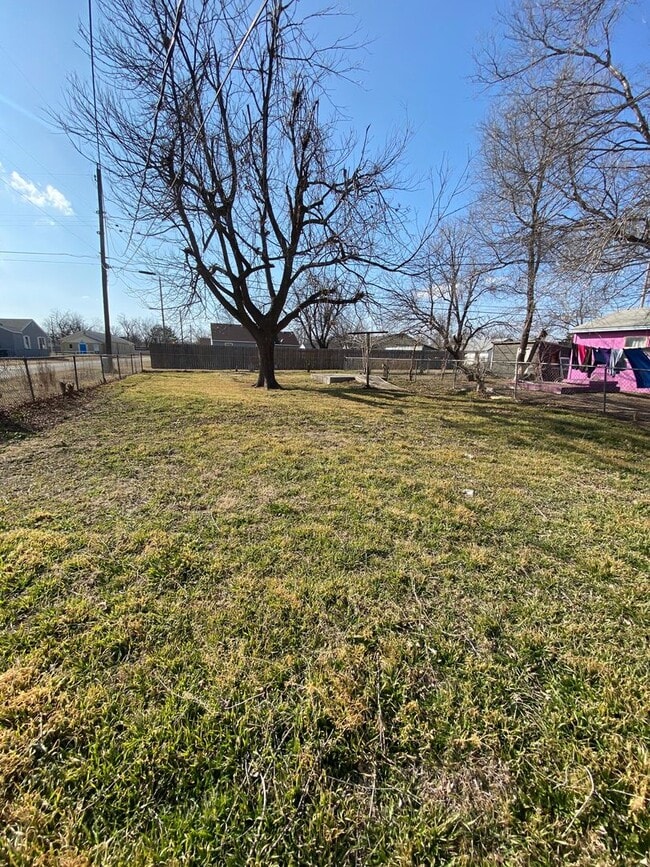 Building Photo - $77 MOVE IN SPECIAL!!!