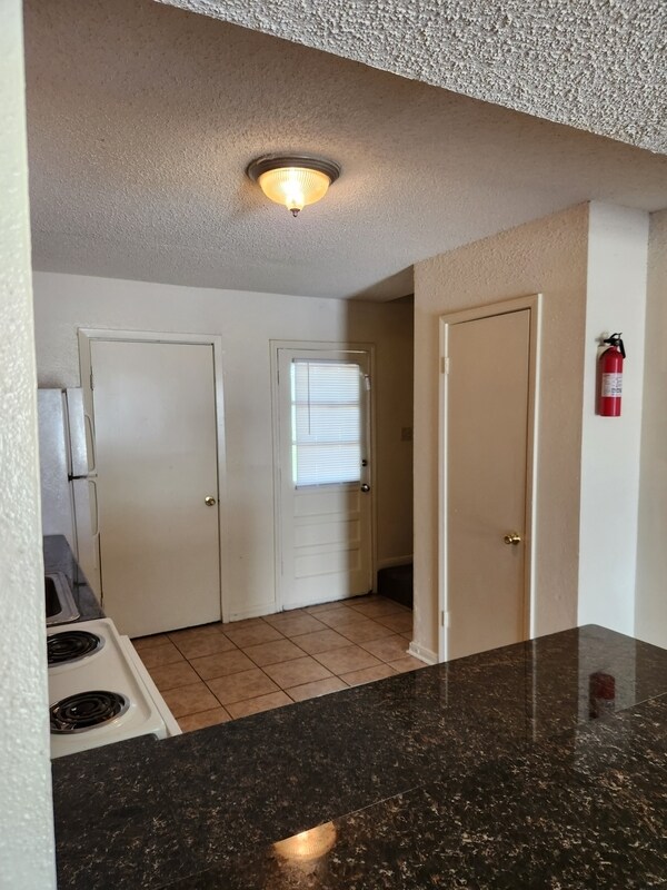 Building Photo - 721 Hinyub, Apartment D