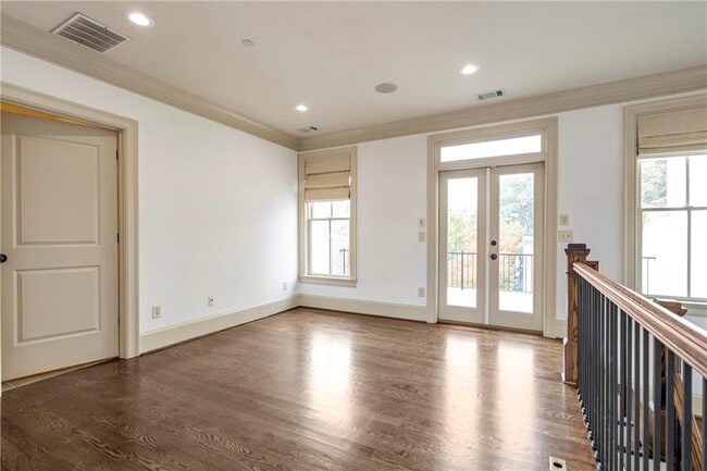 Building Photo - 58 Sheridan Dr NE