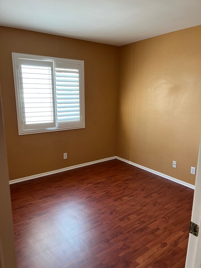 Building Photo - 383 Camden Ct