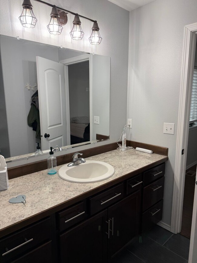 Building Photo - Three bedroom two bath home