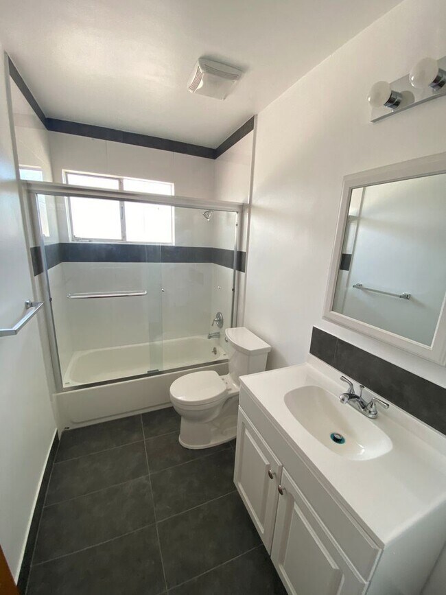 Building Photo - 2017 Murchison Dr