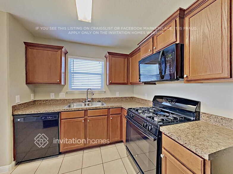 Building Photo - 741 Lazy Crest Dr