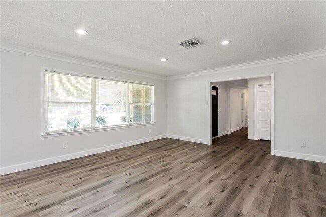 Building Photo - 10825 Willowisp Dr