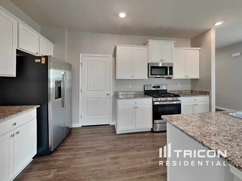 Building Photo - 5580 Foxglove Wy
