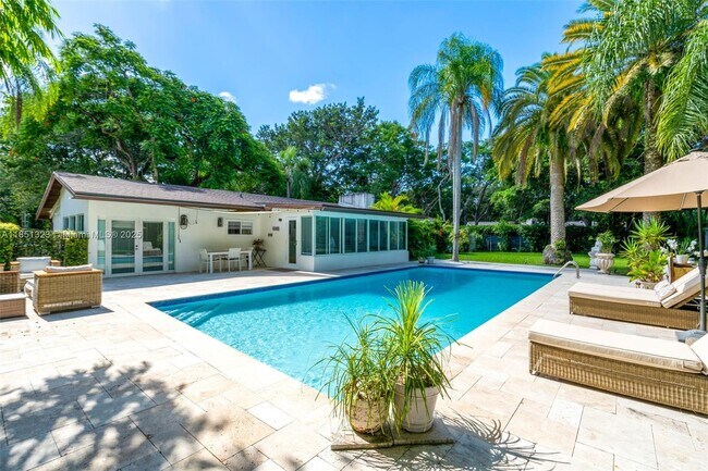 Building Photo - 12700 SW 80th Ave