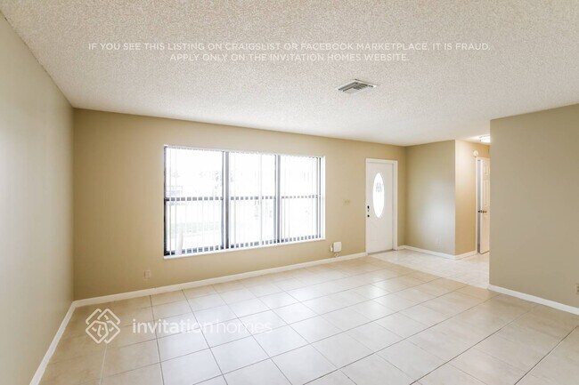 Building Photo - 7 W Pine Tree Ave
