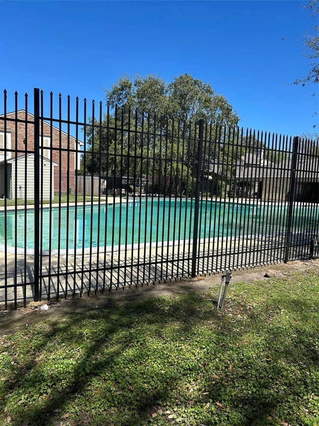 Building Photo - 9339 Westwood Village Dr