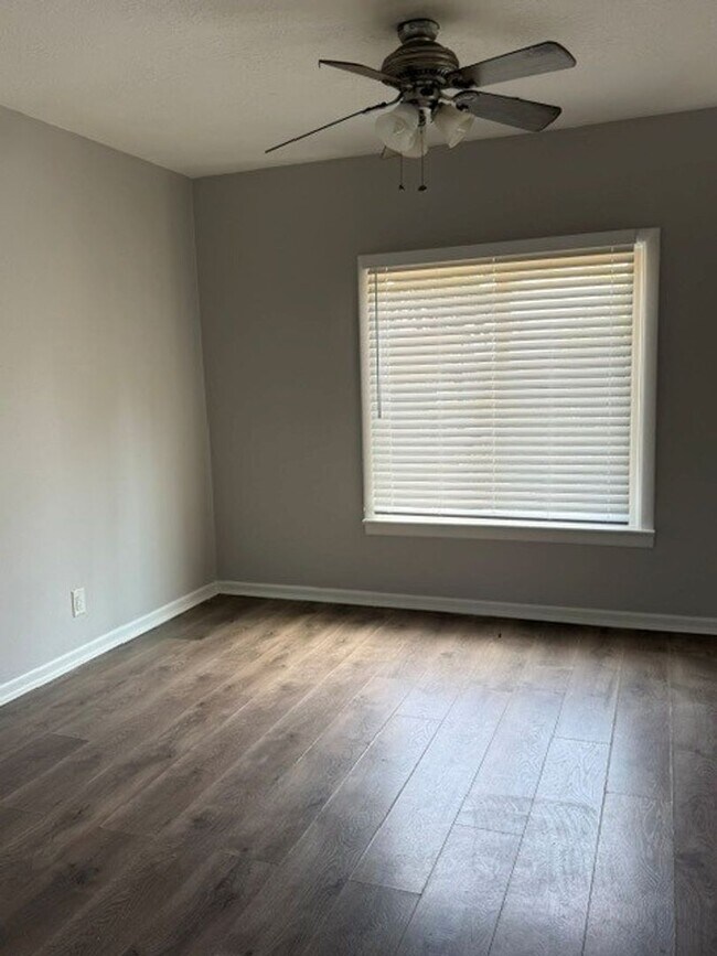 Building Photo - 1690 Longview Way NW