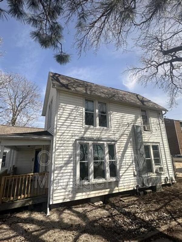 Building Photo - 207 E Clark St