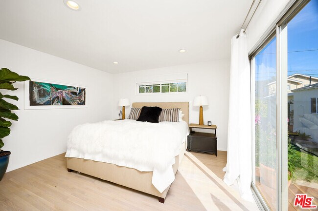 Building Photo - 7822 Bleriot Ave