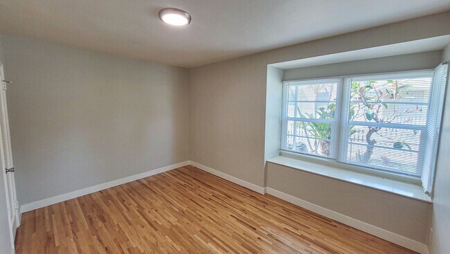 Building Photo - s6013