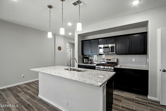 Building Photo - 349 Loddon St