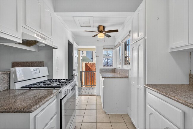 Building Photo - 521 Olive Ave