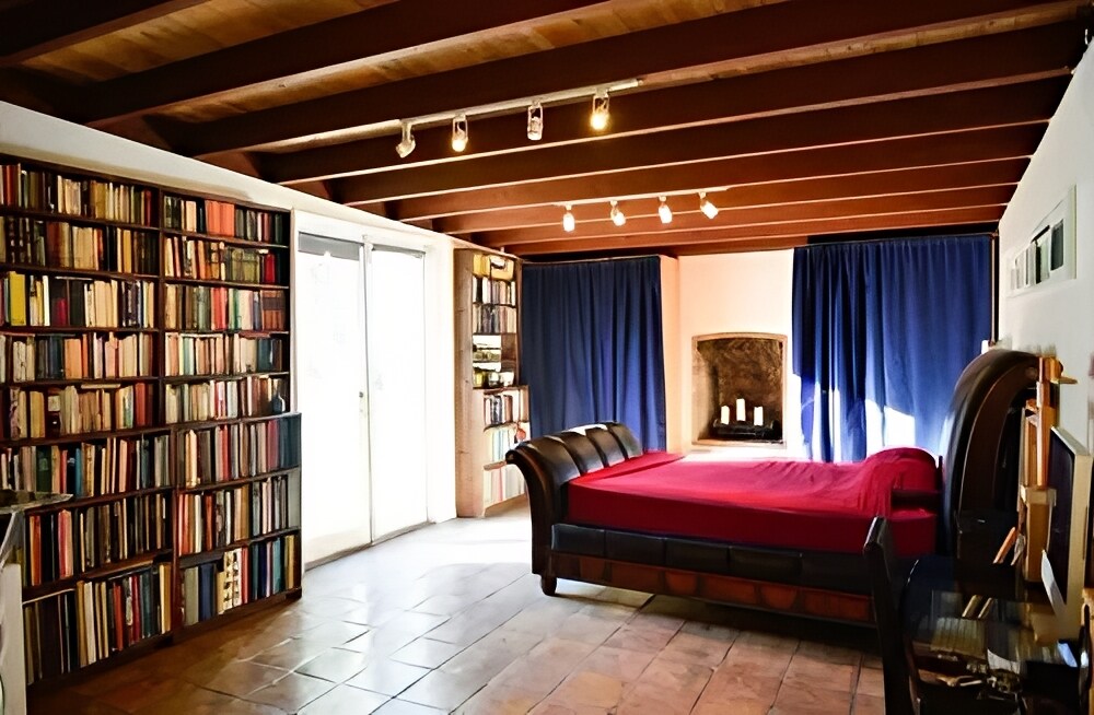 master bedroom - 2366 Nichols Canyon Rd