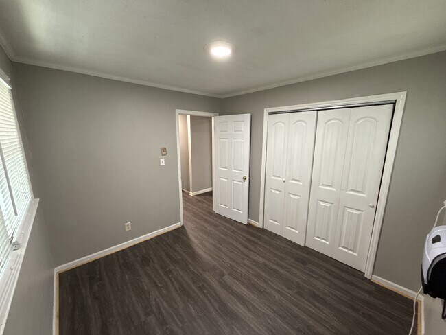 Building Photo - 401 Kern St