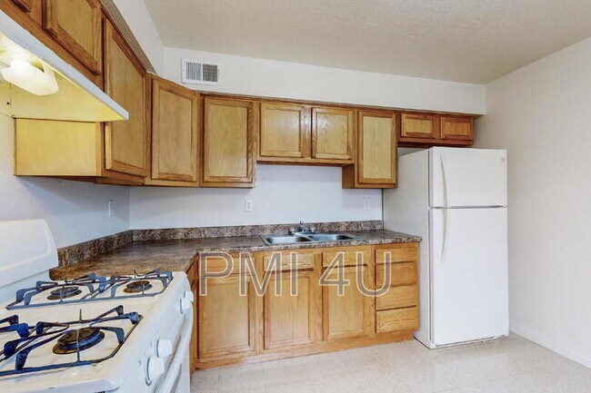 Building Photo - 227 Tennessee St NE