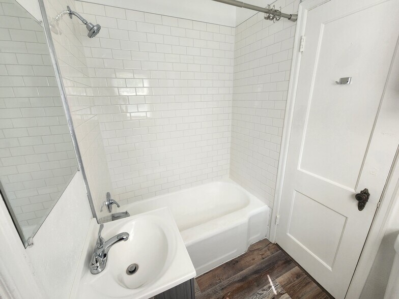 Building Photo - 3839 57th St