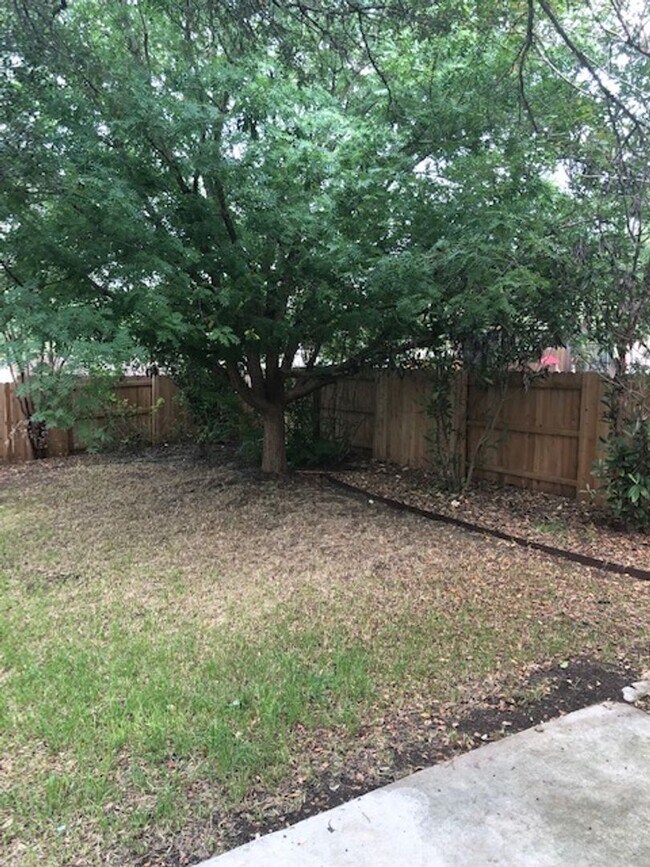 Building Photo - Beautiful home in gated community