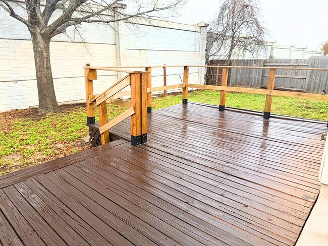 Building Photo - 711 Settlement St