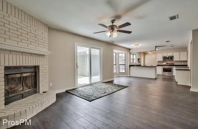 Building Photo - 5 br, 2.5 bath House - 2117 Summit Dr