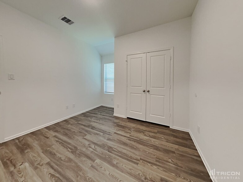 Building Photo - 210 Pine cavern dr