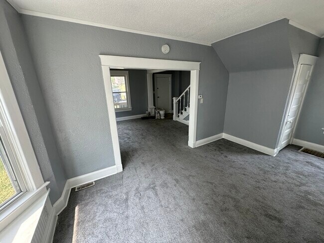 Building Photo - 109 N Lawndale Ave