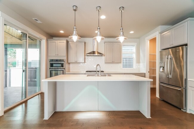 Building Photo - 4 Bedroom 2.5 Bath. Cul-de-Sac beautifully...
