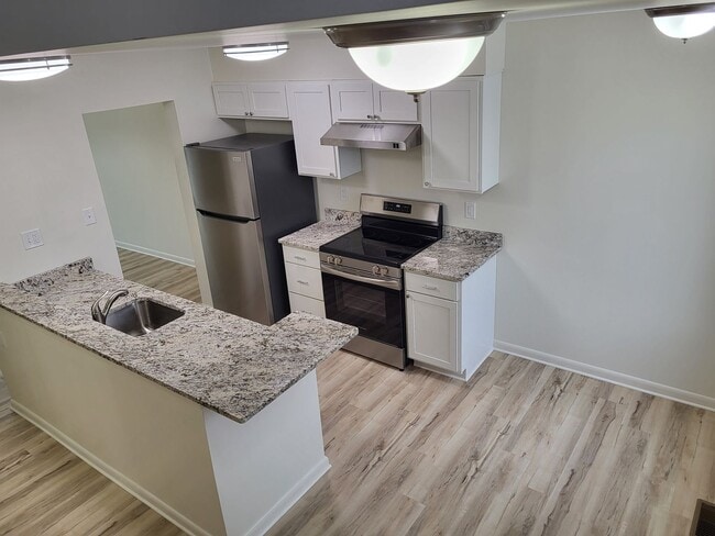 Building Photo - RENOVATED 3 Bedroom Community Treasure!
