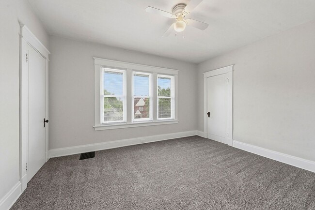 Building Photo - CHEVIOT: Charming 4 bed 2.5 bath 1 car detached garage