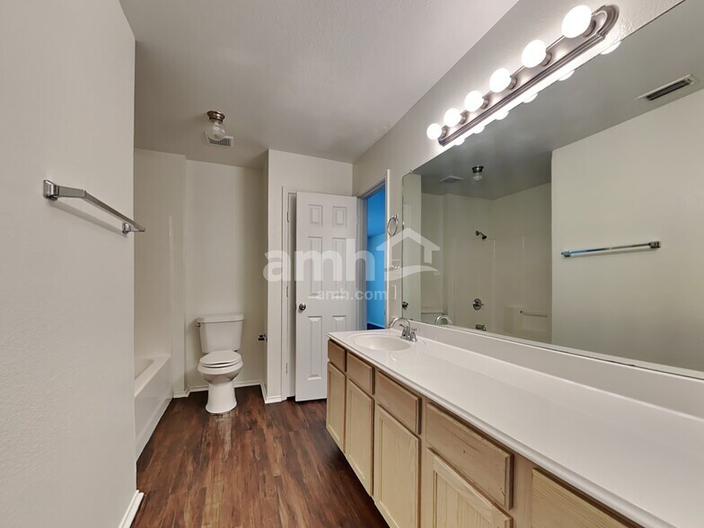 Building Photo - 1626 Wildflower Dr