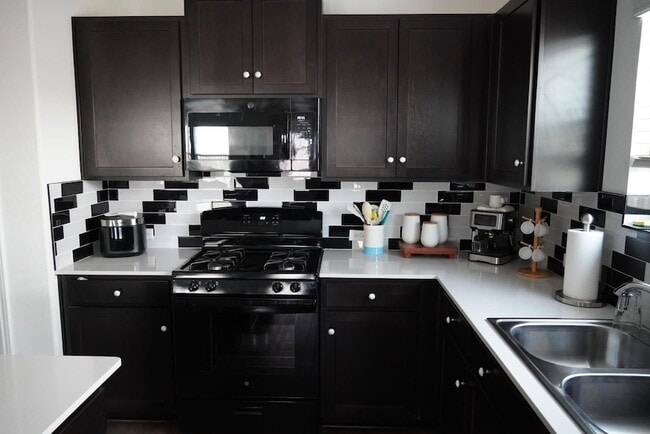 Building Photo - 231 Milliner Lp