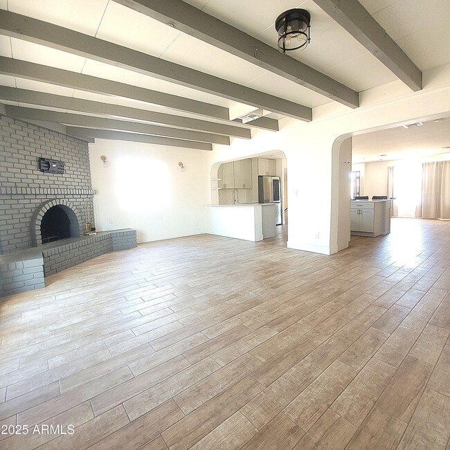 Building Photo - 1112 E Riviera Dr