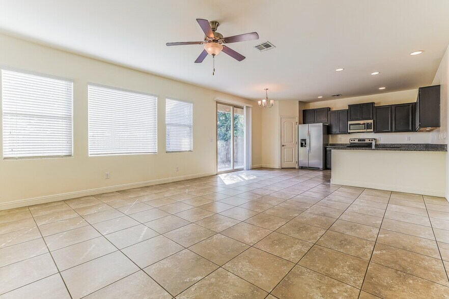 Building Photo - 5537 E Jaeger St