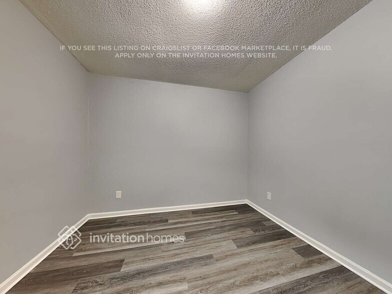 Building Photo - 6015 Running Deer Rd