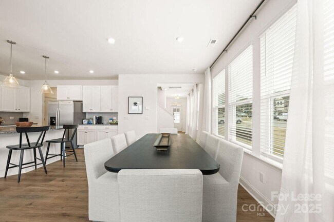 Building Photo - 3308 Glade Dr