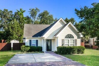 Building Photo - "Spacious 4-Bed, 3-Bath Haven in Myrtle Beach - Your Perfect Coastal Retreat!"