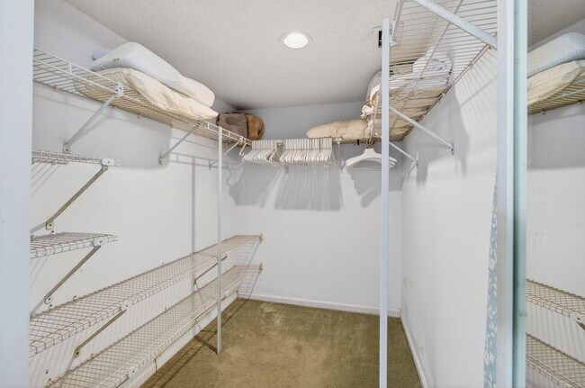 Building Photo - 5851 Parkwalk Dr