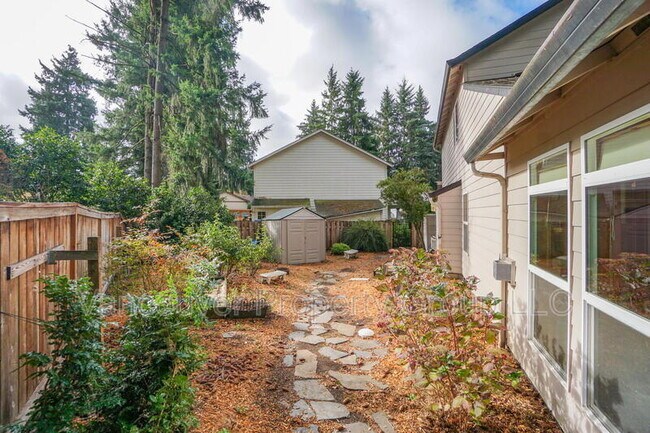 Building Photo - 15720 NE 13th Way