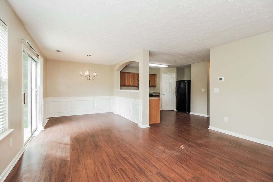 Building Photo - 9494 Lakeview Rd