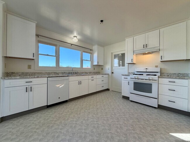 Building Photo - 3030 Park St