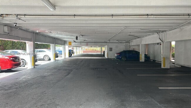 Building Photo - 690 NE 123rd St