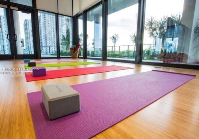 Building Photo - 1600 NE 1st Ave