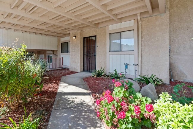 Building Photo - 1745 Los Feliz Dr