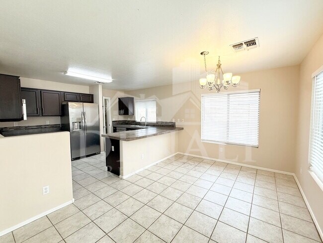 Building Photo - 805 S Esmeralda