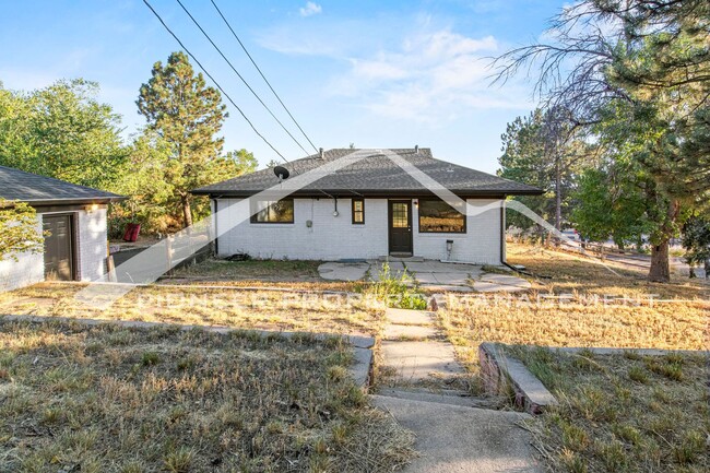 Building Photo - Charming Brick Home with Mountain Views Ne...