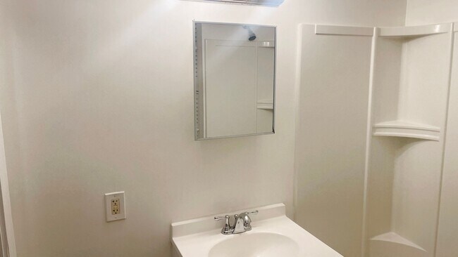 Building Photo - 73-75 Wallingford Ave