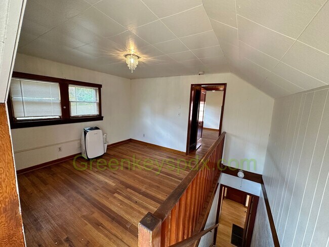 Building Photo - Gorgeous Pet-Friendly 3 Bedroom 1 Bath House