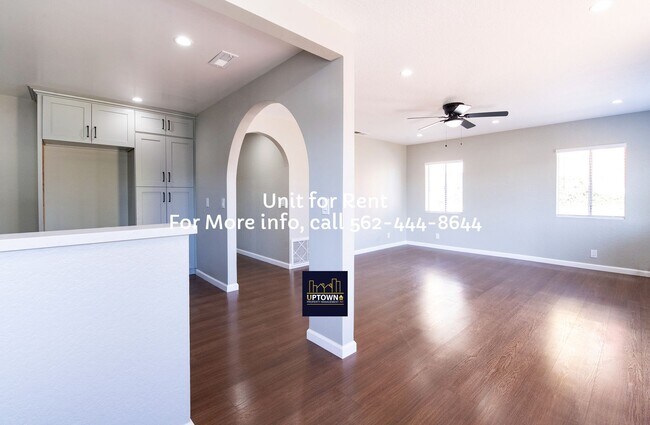 Building Photo - House - 3 Bedrooms / 1 Bath - La Puente