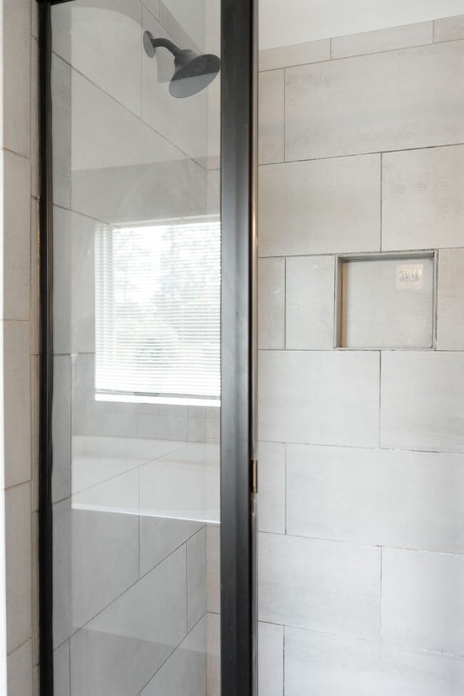 Building Photo - 2624 Leland Dr